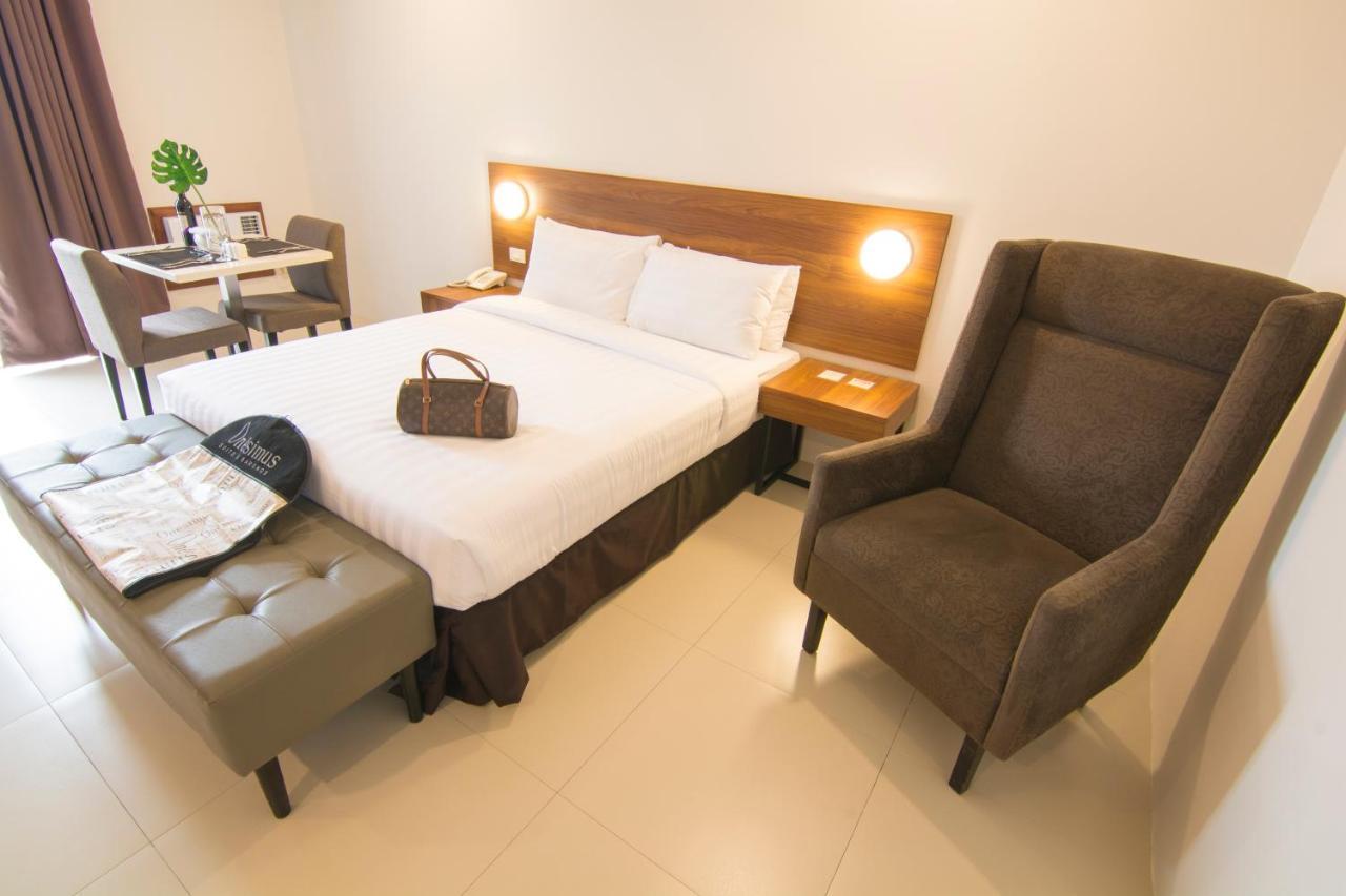 Mango Suites Cauayan Экстерьер фото