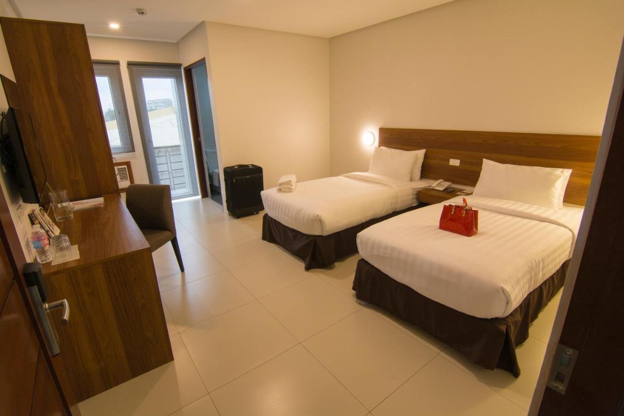 Mango Suites Cauayan Экстерьер фото