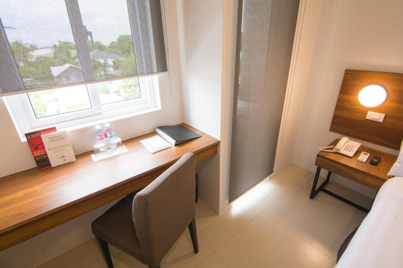 Mango Suites Cauayan Экстерьер фото