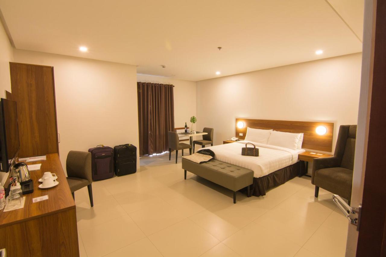 Mango Suites Cauayan Экстерьер фото